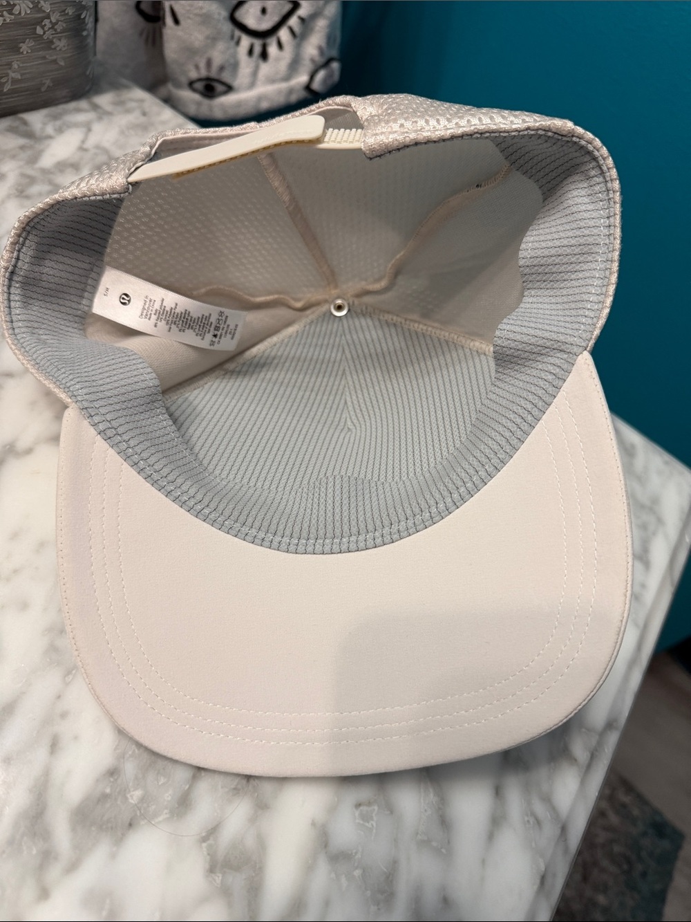 lululemon athletica Cream Logo Mesh Trucker Hat - Picture 3 of 6